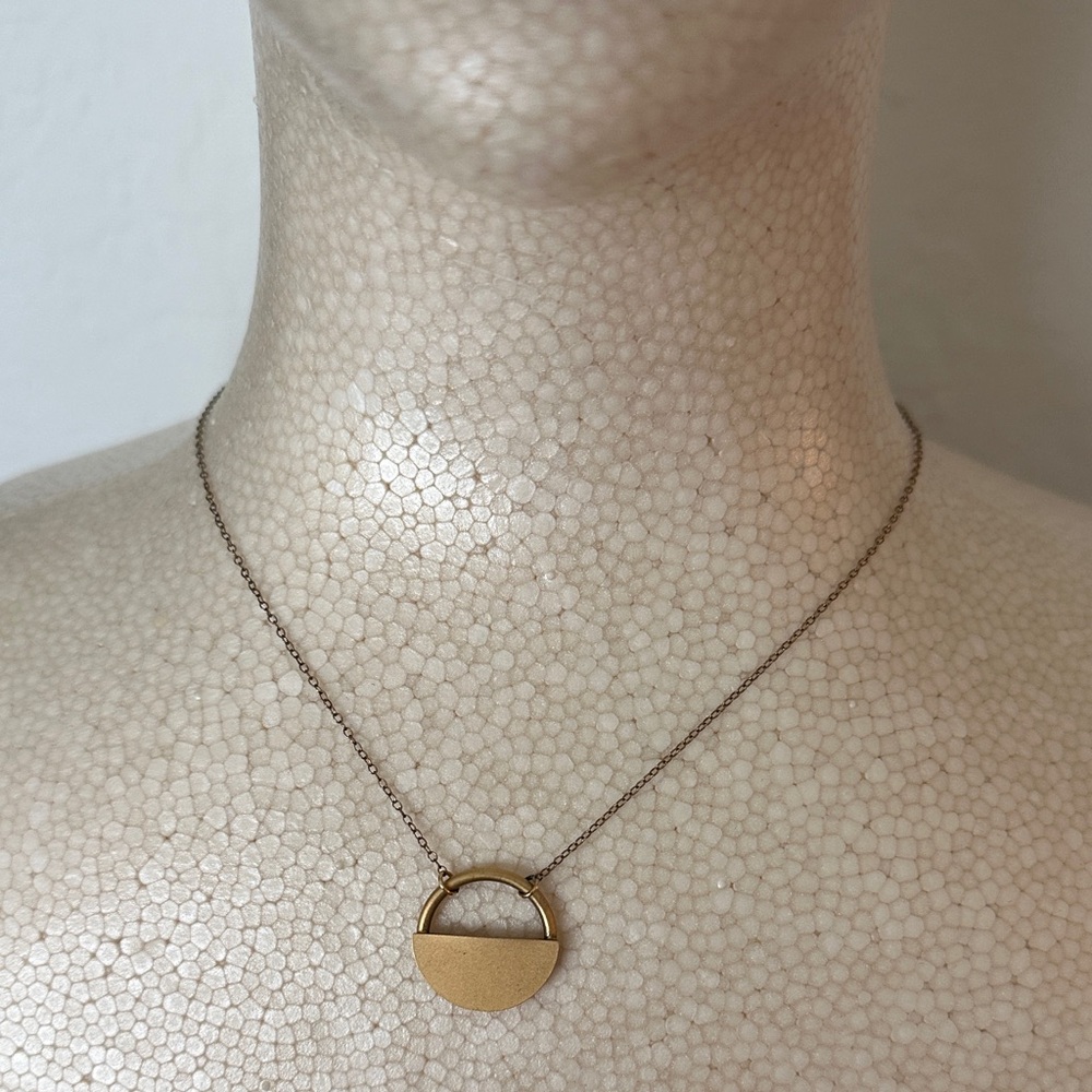 Chic Gold Pendant Necklace